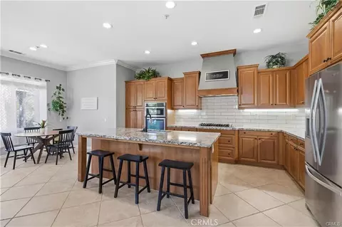 Kitchen - 2004 Turnberry Dr, Oxnard, CA 93036 photo 3 of 4