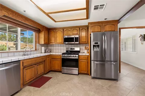Kitchen - 33923 53rd St W, Acton, CA 93510 photo 2 of 2