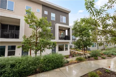 26799 Keystone Loop, Valencia, CA 91381 photo 4
