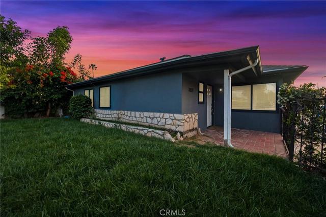 7027 Gloria Ave, Lake Balboa, CA 91406