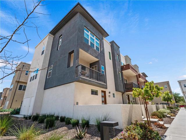 27013 Hummingbird Ln, Valencia, CA 91381