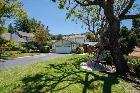 Exterior - 25023 Everett, Newhall, CA 91321 photo 2 of 6
