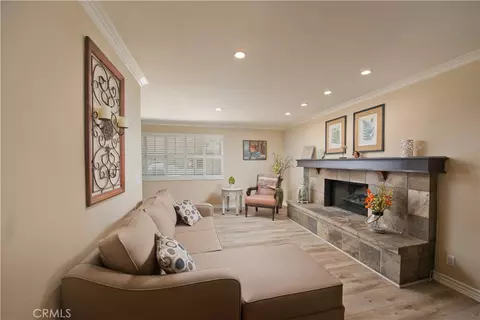 Living - 25023 Everett, Newhall, CA 91321 photo 2 of 4