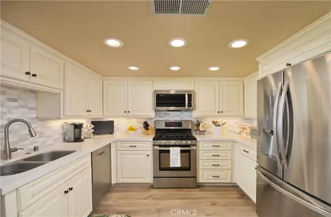 Kitchen - 25023 Everett, Newhall, CA 91321 photo 2 of 3
