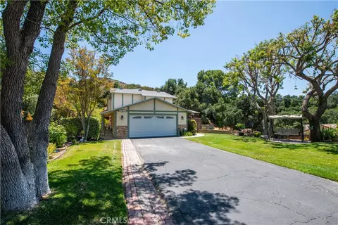 25023 Everett, Newhall, CA 91321