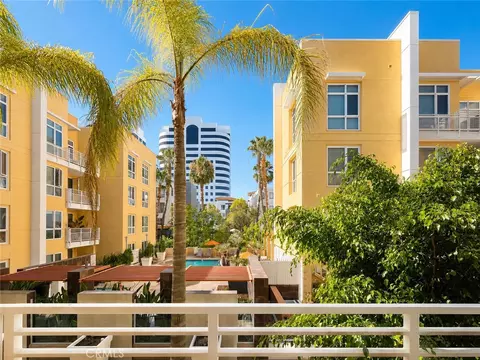 21301 Erwin St #322, Woodland Hills, CA 91367