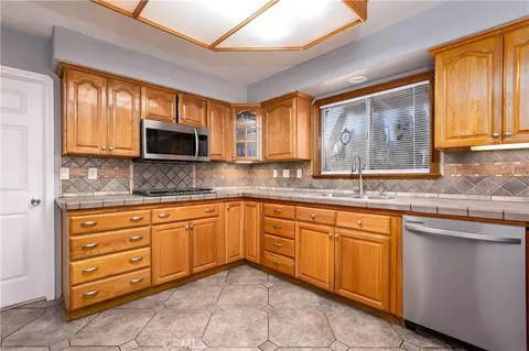 Kitchen - 735 E Avenue K7, Lancaster, CA 93535 photo 1 of 2