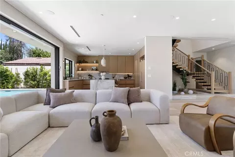 15721 Addison, Encino, CA 91436