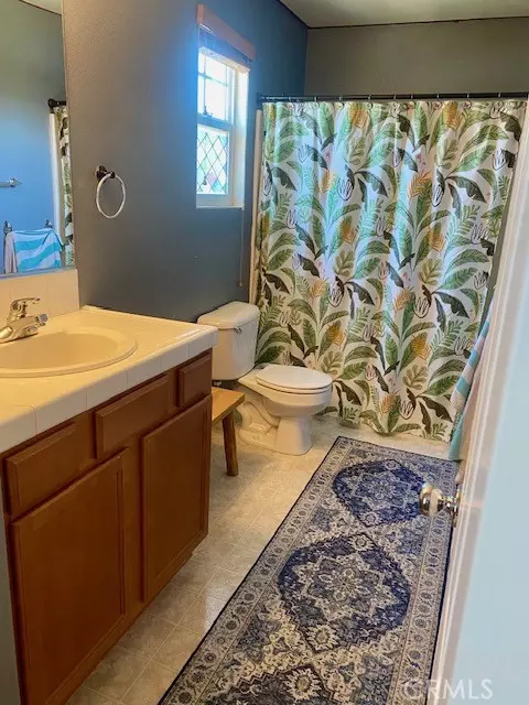 Bath - 2648 Torres Ct, Palmdale, CA 93550 photo 1 of 1