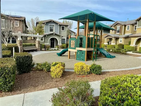 Exterior - 2648 Torres Ct, Palmdale, CA 93550 photo 2 of 8