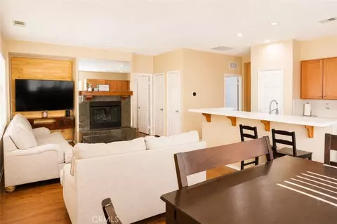 Living - 908 Laura Ln, Tehachapi, CA 93561 photo 5 of 6