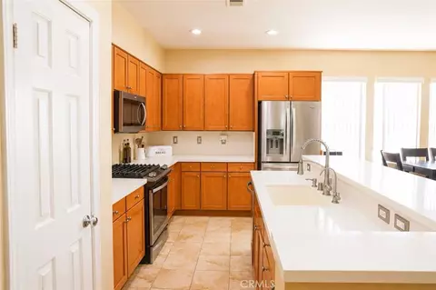 Kitchen - 908 Laura Ln, Tehachapi, CA 93561 photo 4 of 5
