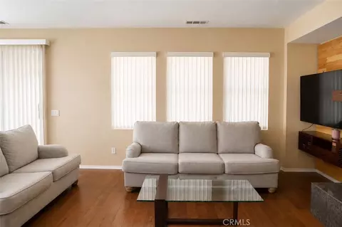 Living - 908 Laura Ln, Tehachapi, CA 93561 photo 2 of 6