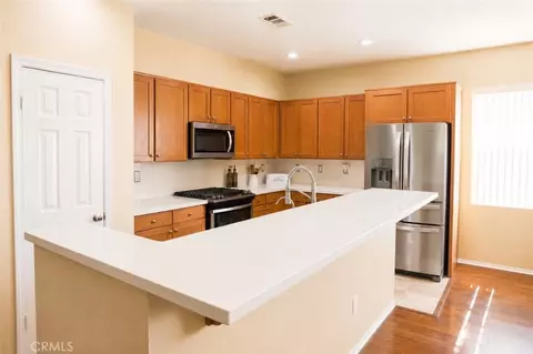 Kitchen - 908 Laura Ln, Tehachapi, CA 93561 photo 2 of 5