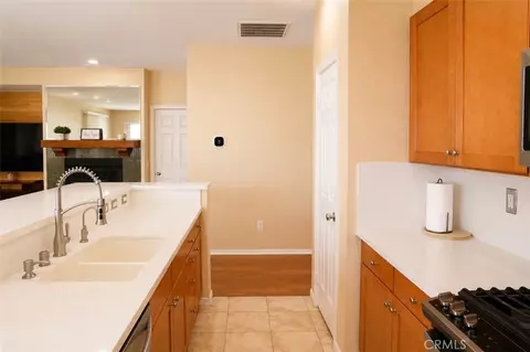 Kitchen - 908 Laura Ln, Tehachapi, CA 93561 photo 3 of 5