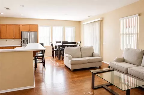 Living - 908 Laura Ln, Tehachapi, CA 93561 photo 6 of 6