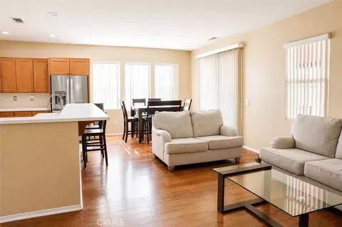 Living - 908 Laura Ln, Tehachapi, CA 93561 photo 3 of 6