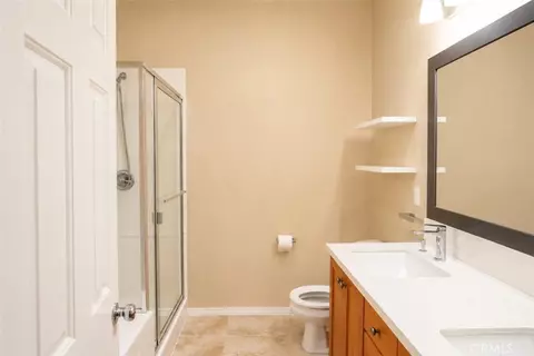 Bath - 908 Laura Ln, Tehachapi, CA 93561 photo 2 of 2