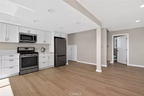 Kitchen - 30420 Starland Dr, Tehachapi, CA 93561 photo 2 of 2