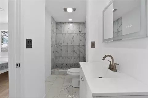 Bath - 30420 Starland Dr, Tehachapi, CA 93561 photo 3 of 4
