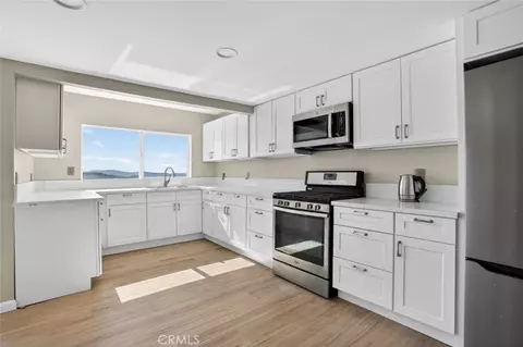 Kitchen - 30420 Starland Dr, Tehachapi, CA 93561 photo 1 of 2