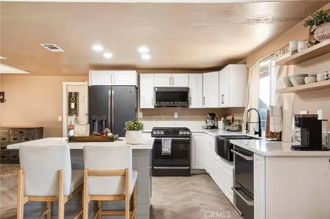 Kitchen - 20061 Seneca, Apple Valley, CA 92307 photo 1 of 2