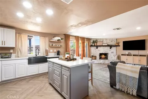 Kitchen - 20061 Seneca, Apple Valley, CA 92307 photo 2 of 2