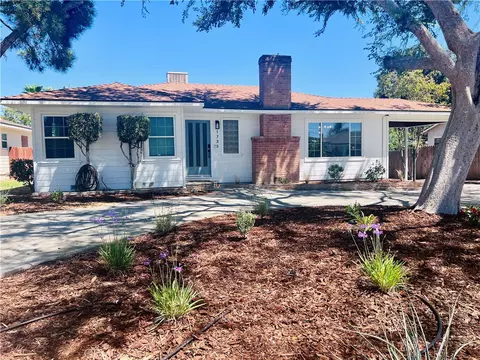 1735 Los Robles Dr, Bakersfield, CA 93306