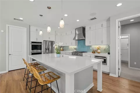 Kitchen - 18138 Tableau, Saugus, CA 91350 photo 1 of 4