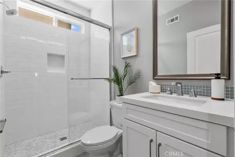 Bath - 18138 Tableau, Saugus, CA 91350 photo 1 of 4
