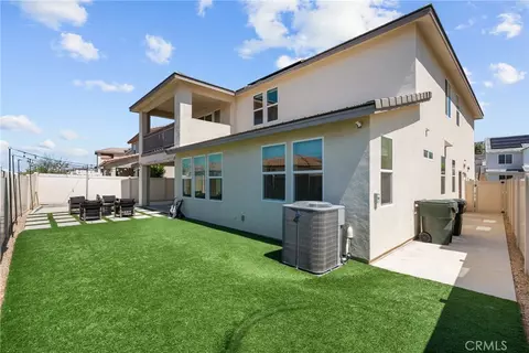 Exterior - 18138 Tableau, Saugus, CA 91350 photo 5 of 6