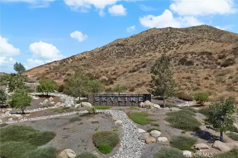 View/Area - 18138 Tableau, Saugus, CA 91350 photo 1 of 2