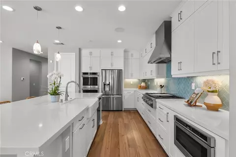 Kitchen - 18138 Tableau, Saugus, CA 91350 photo 3 of 4
