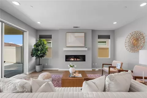 Living - 18138 Tableau, Saugus, CA 91350 photo 3 of 4