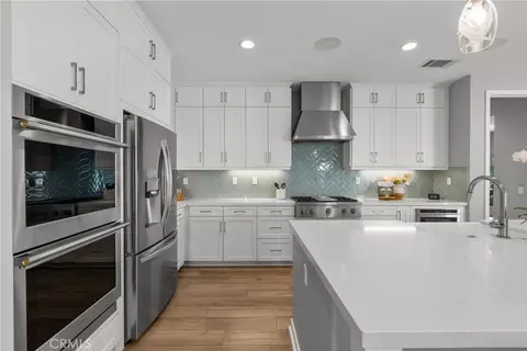 Kitchen - 18138 Tableau, Saugus, CA 91350 photo 4 of 4