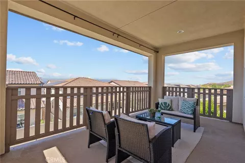 Exterior - 18138 Tableau, Saugus, CA 91350 photo 3 of 6