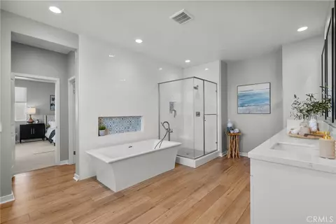 Bath - 18138 Tableau, Saugus, CA 91350 photo 2 of 4