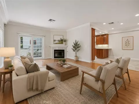 Living - 2455 Oneida St #A, Pasadena, CA 91107 photo 2 of 8