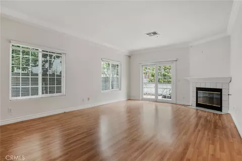 Living - 2455 Oneida St #A, Pasadena, CA 91107 photo 7 of 8