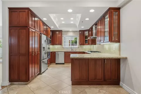 Kitchen - 2455 Oneida St #A, Pasadena, CA 91107 photo 2 of 3