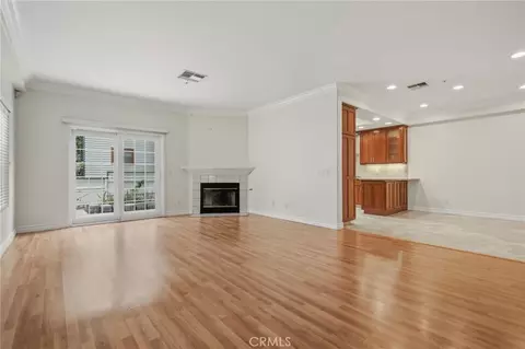 Living - 2455 Oneida St #A, Pasadena, CA 91107 photo 6 of 8