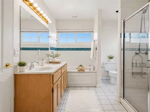 Bath - 2455 Oneida St #A, Pasadena, CA 91107 photo 1 of 3