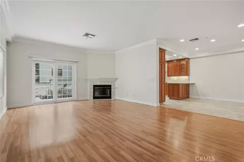 Living - 2455 Oneida St #A, Pasadena, CA 91107 photo 1 of 4