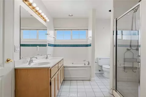 Bath - 2455 Oneida St #A, Pasadena, CA 91107 photo 1 of 1