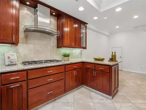 Kitchen - 2455 Oneida St #A, Pasadena, CA 91107 photo 2 of 2