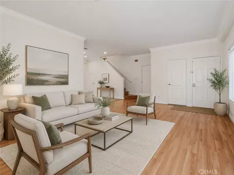 Living - 2455 Oneida St #A, Pasadena, CA 91107 photo 4 of 8