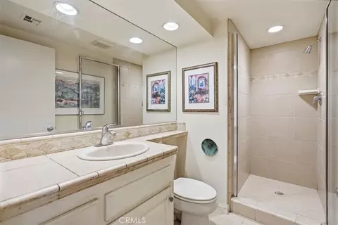 Bath - 5555 Canyon Crst #2F, Riverside, CA 92507 photo 3 of 3