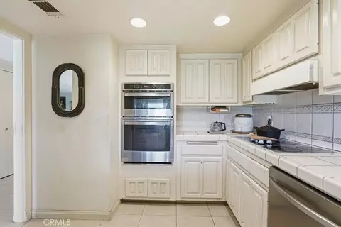Kitchen - 5555 Canyon Crst #2F, Riverside, CA 92507 photo 3 of 4