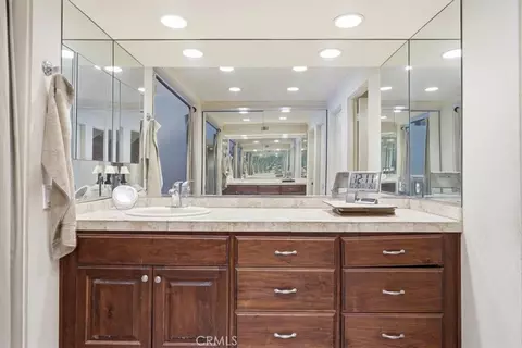 Bath - 5555 Canyon Crst #2F, Riverside, CA 92507 photo 1 of 3