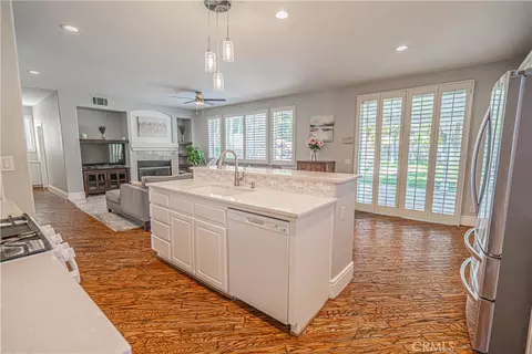 Kitchen - 25317 Oak Ridge Dr, Saugus, CA 91350 photo 4 of 4